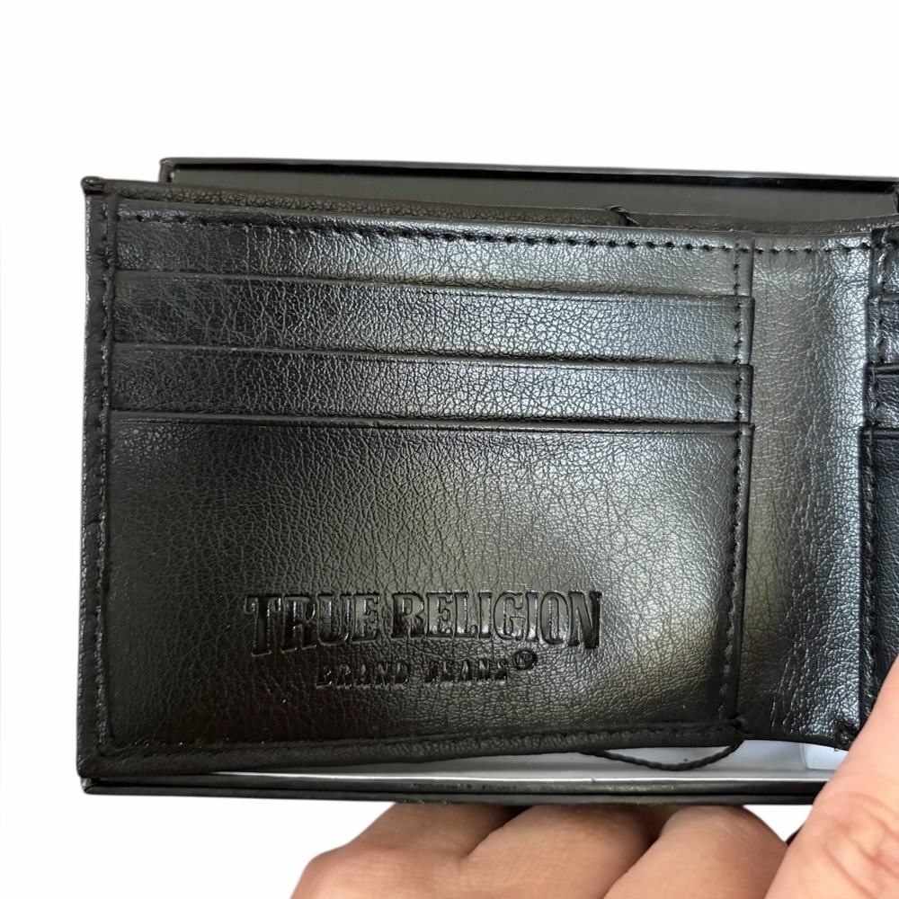 True Religion wallet New with tags in
Box gift - Picture 3 of 6